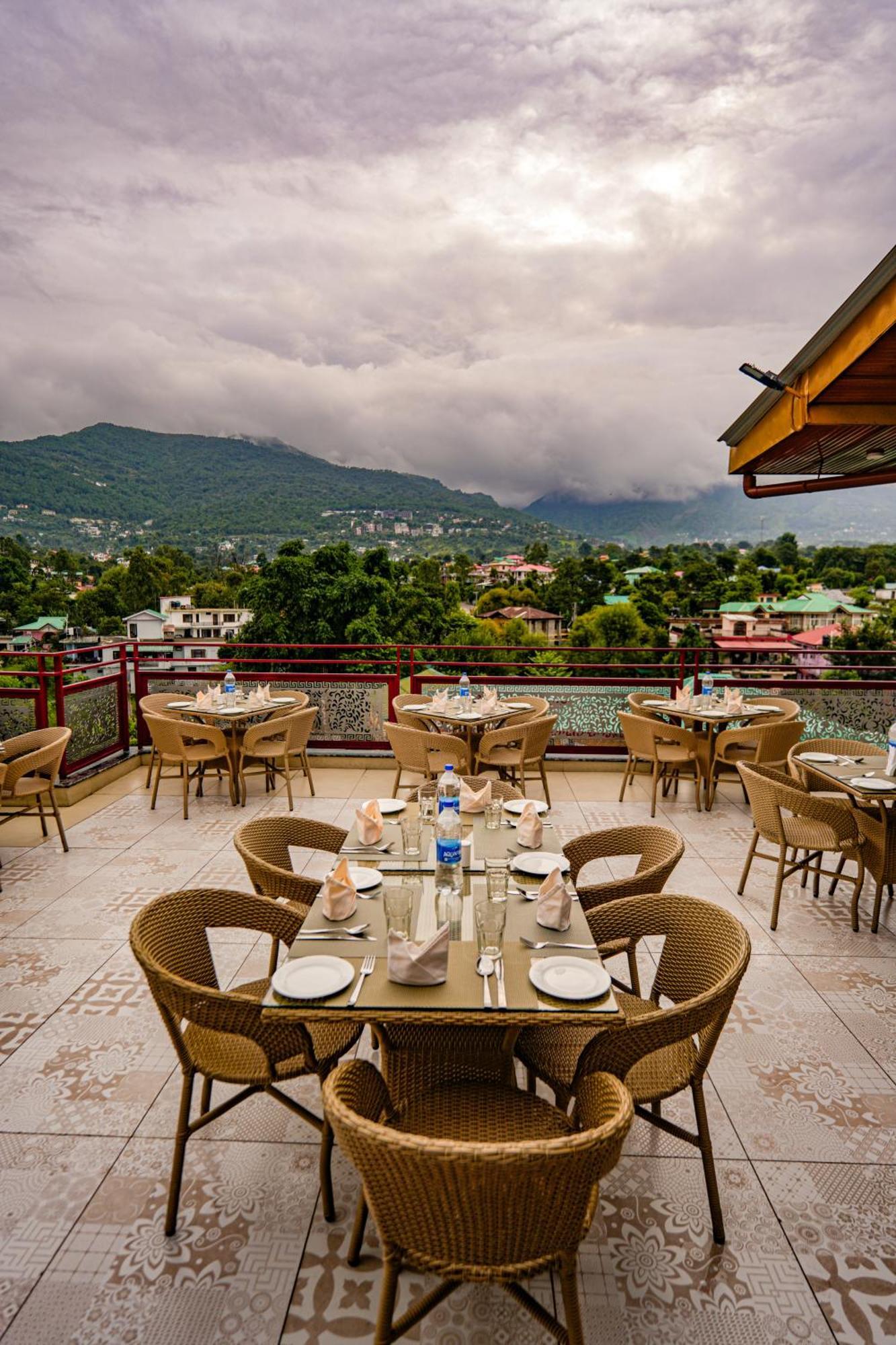 Hotel Square One By D'Polo Dharamshala Bagian luar foto