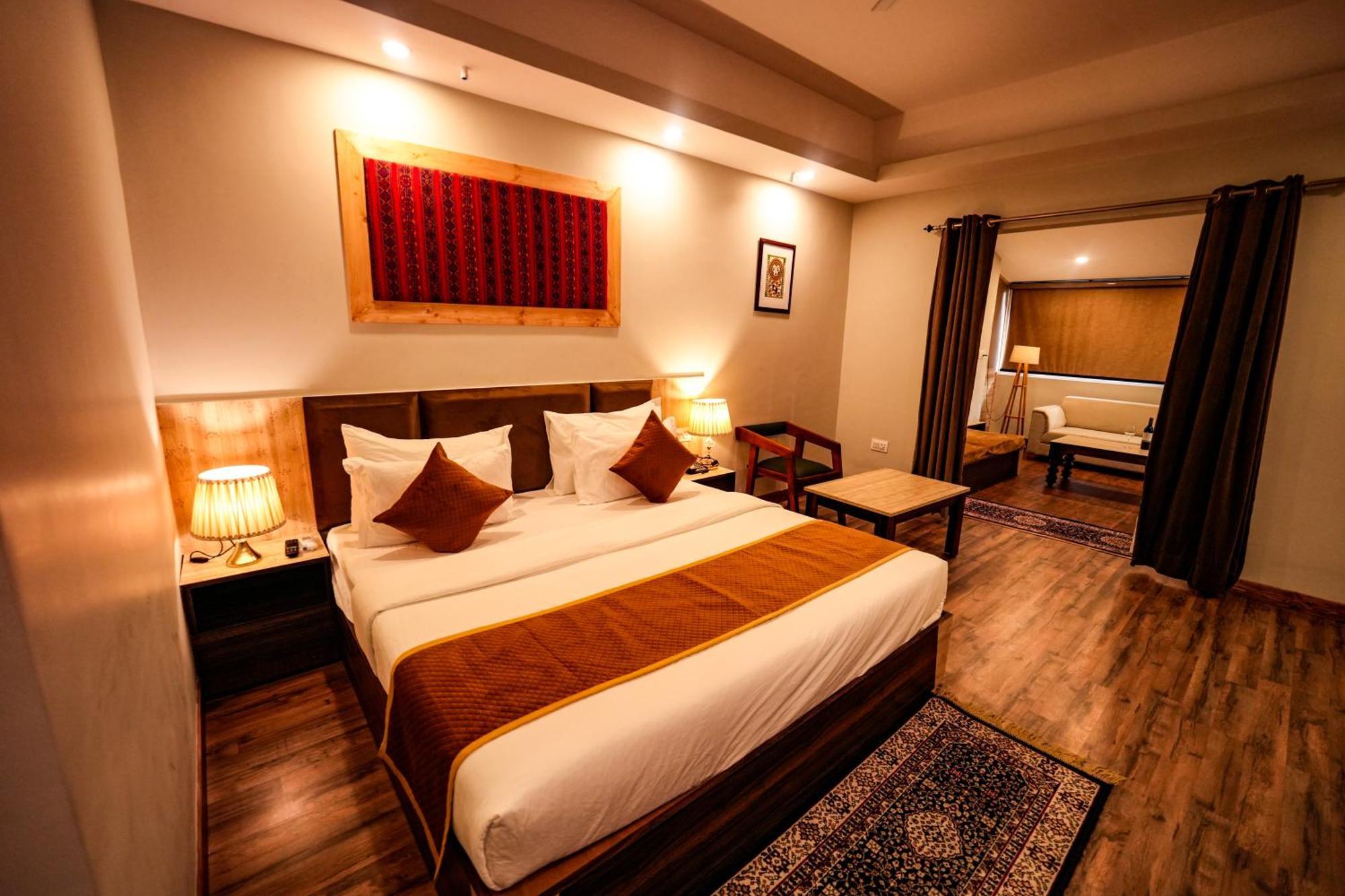 Hotel Square One By D'Polo Dharamshala Bagian luar foto